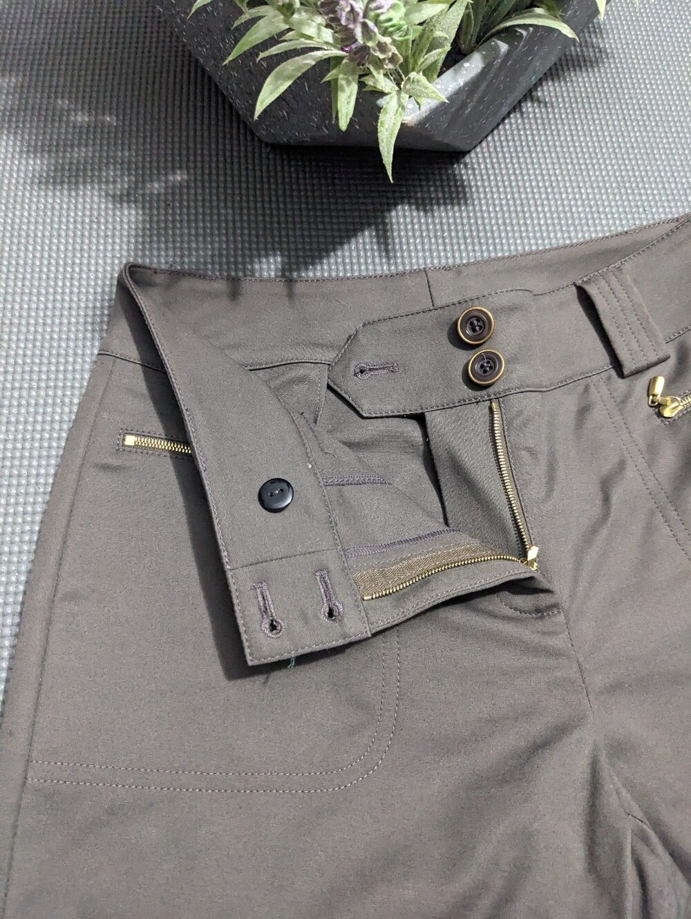 ST. JOHN Cropped Length Pants - Picture 4 of 12